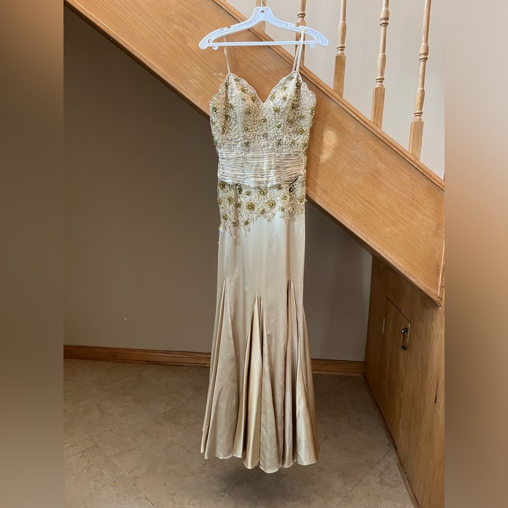 LIKE NEW Interlude Maxi Cream/Gold GOWN SIZE XS